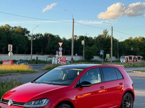 2013 Volkswagen Golf VII, красный, 1400000 рублей