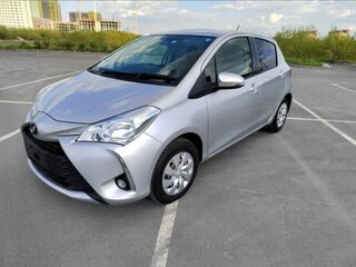 2018 Toyota Vitz III (XP130) Рестайлинг 2, серебристый, 1200000 рублей, вид 1