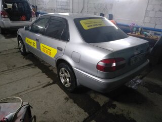 1998 Toyota Corolla VII (E100), серебристый, 200000 рублей, вид 3