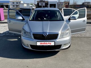 2010 Skoda Octavia DSG7 II (A5) Рестайлинг, серый, 950000 рублей, вид 3