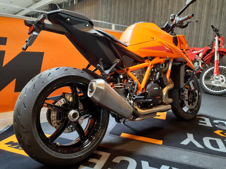 2024 KTM 1390 Super Duke R Evo, оранжевый, 2300000 рублей, вид 3