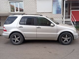 2005 Mercedes-Benz M-Класс 400 I (W163) Рестайлинг, серебристый, 380000 рублей, вид 4