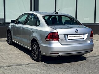 2017 Volkswagen Polo V Рестайлинг, серебристый, 1049000 рублей, вид 3