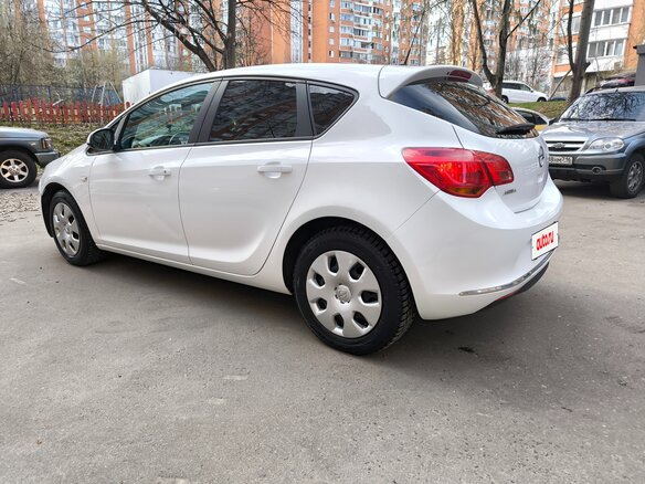 2012 Opel Astra J Рестайлинг, белый, 710000 рублей - вид 5