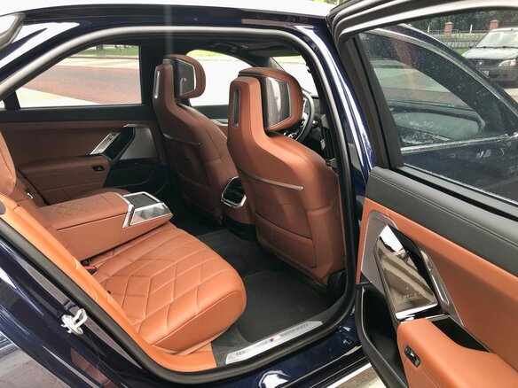 2022 BMW i7 xDrive60 I (G70), синий, 14900000 рублей - вид 18