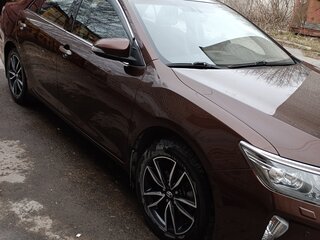 2017 Toyota Camry VII (XV50) Рестайлинг, коричневый, 2400000 рублей, вид 4
