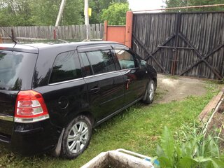 2010 Opel Zafira B Рестайлинг, чёрный, 400000 рублей, вид 4
