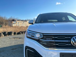 2021 Volkswagen Tayron GTE I, белый, 3600000 рублей, вид 3