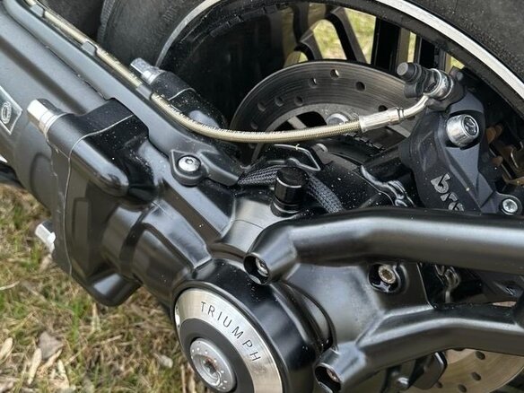 2021 Triumph Rocket III, чёрный, 1999999 рублей - вид 18