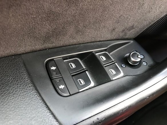 2011 Audi Q3 I (8U), белый - вид 12