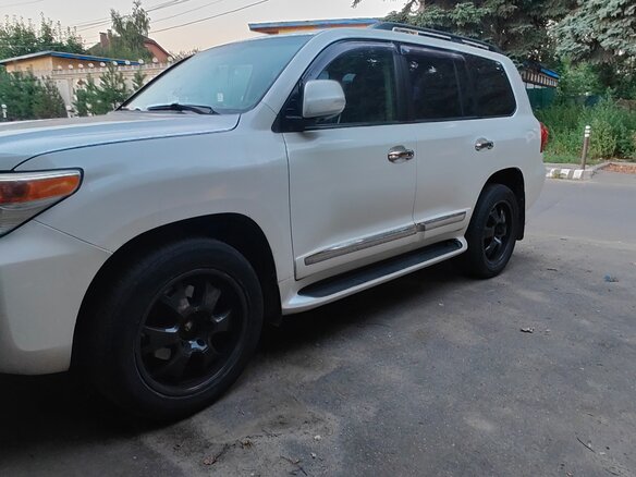 2013 Toyota Land Cruiser 200 Series Рестайлинг 1, белый, 3500000 рублей