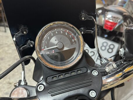 2018 Harley-Davidson Sportster 883, чёрный, 820000 рублей, вид 3