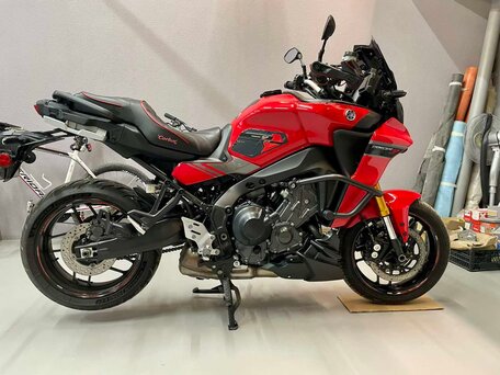2021 Yamaha Tracer 9, красный, 1075000 рублей, вид 1