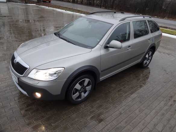 2012 Skoda Octavia Scout II (A5) Рестайлинг, серебристый - вид 2