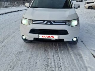 2013 Mitsubishi Outlander III, белый, 1450000 рублей, вид 2