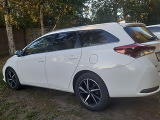 2017 Toyota Auris II Рестайлинг, белый, 1600000 рублей, вид 2