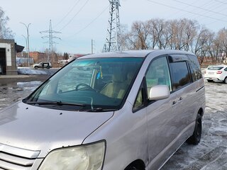 2002 Toyota Noah I (R60), серый, 650000 рублей, вид 4