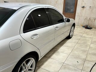 2001 Mercedes-Benz C-Класс 240 II (W203), серебристый, 695000 рублей, вид 2