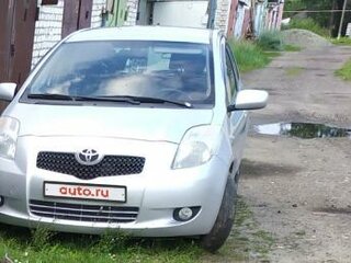 2008 Toyota Yaris II, серебристый, 900000 рублей, вид 1