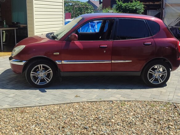 1999 Toyota Duet, красный, 200000 рублей - вид 5