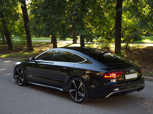 2013 Audi RS 7 I (4G), чёрный - вид 1