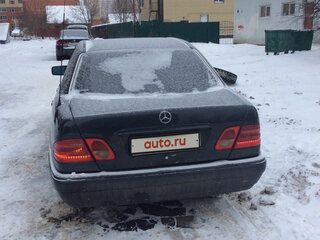 1995 Mercedes-Benz E-Класс 320 II (W210, S210), чёрный, 199000 рублей, вид 4