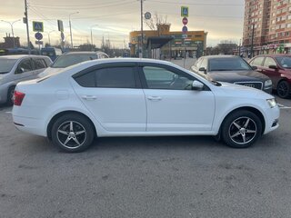 2019 Skoda Octavia III (A7) Рестайлинг, белый, 1780000 рублей, вид 3