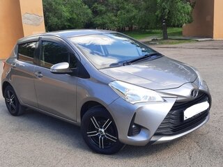 2017 Toyota Vitz III (XP130) Рестайлинг 2, серый, 1180000 рублей, вид 3
