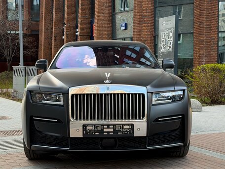 2023 Rolls-Royce Ghost Black Badge II (Series I), чёрный, 32500000 рублей, вид 1