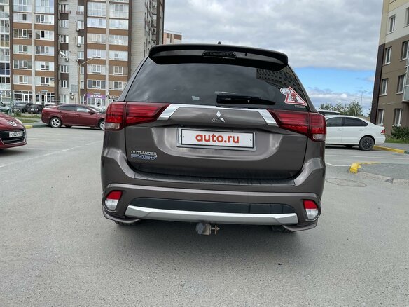 2018 Mitsubishi Outlander PHEV III Рестайлинг 2, коричневый, 3199000 рублей - вид 7