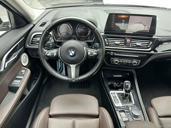 2023 BMW 1 серии 120i III (F52) Рестайлинг, бежевый - вид 7