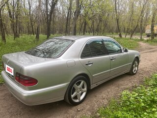 2001 Mercedes-Benz E-Класс 240 II (W210, S210) Рестайлинг, серебристый, 390000 рублей, вид 2