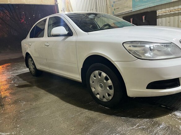 2012 Skoda Octavia II (A5) Рестайлинг, белый, 620000 рублей - вид 1