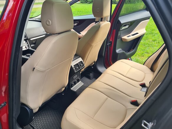 2019 Jaguar F-Pace I, красный, 3790000 рублей - вид 16