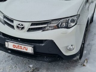 2015 Toyota RAV4 IV (XA40), белый, 2000000 рублей, вид 2