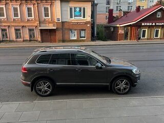 2015 Volkswagen Touareg II Рестайлинг, коричневый, 2850000 рублей, вид 4