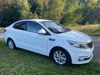 2017 Kia Rio III Рестайлинг, белый, 1060000 рублей, вид 1
