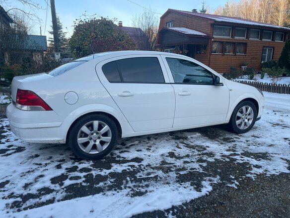 2012 Opel Astra H Рестайлинг, белый, 700000 рублей - вид 4