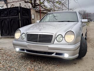 1998 Mercedes-Benz E-Класс 240 II (W210, S210), серебристый, 500000 рублей, вид 3