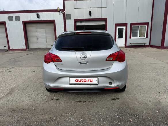 2013 Opel Astra J Рестайлинг, серебристый, 520000 рублей - вид 6