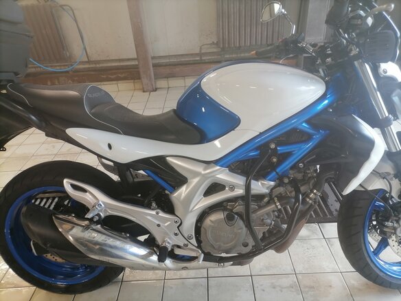 2009 Suzuki SFV 650 Gladius, синий, 400000 рублей - вид 12