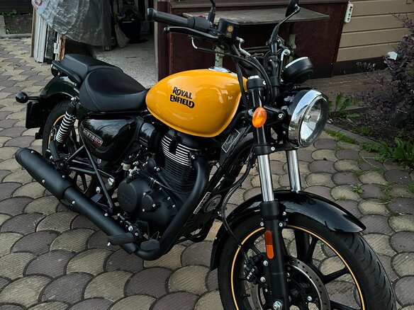 2024 Royal Enfield Meteor, жёлтый, 430000 рублей