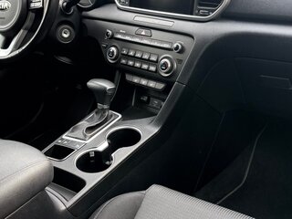 2020 Kia Sportage IV Рестайлинг, чёрный, 1950000 рублей, вид 5