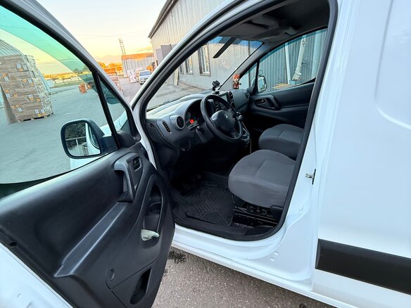 2013 Peugeot Partner, белый, 888000 рублей - вид 15