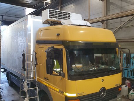 2002 Mercedes-Benz Atego, жёлтый, 3850000 рублей, вид 3