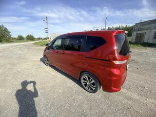 2018 Honda Freed II, красный, 1350000 рублей, вид 3