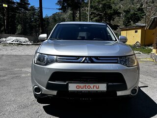 2013 Mitsubishi Outlander III, серебристый, 1400000 рублей, вид 1