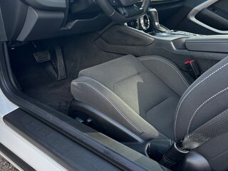 2022 Chevrolet Camaro 10-speed VI Рестайлинг, белый, 2800000 рублей, вид 5