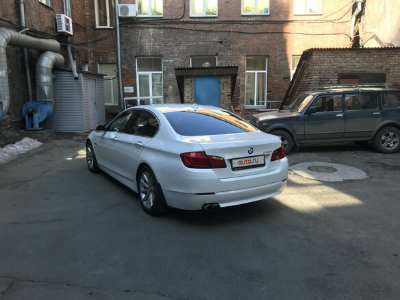 2011 BMW 5 серии 528i VI (F10/F11/F07), белый - вид 1