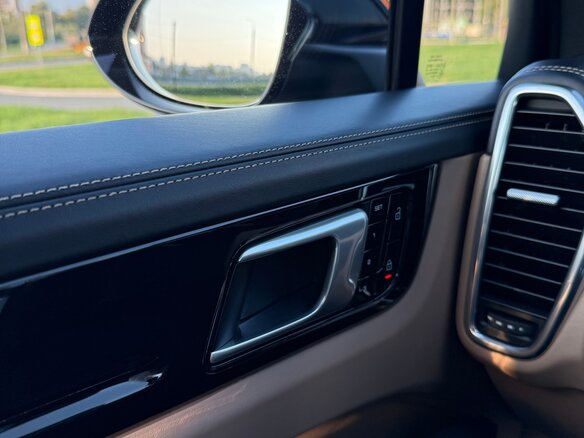 2020 Porsche Cayenne III, чёрный - вид 10